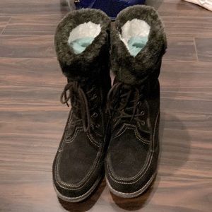 JANDS Brown Suede Side Zipper Boots, with white fur on inside -Women Size 9